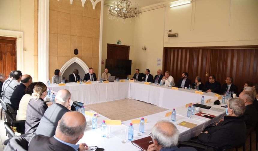 Kıbrıslı Türk ve Kıbrıslı Rum siyasi partiler ara bölgede bir araya geldi