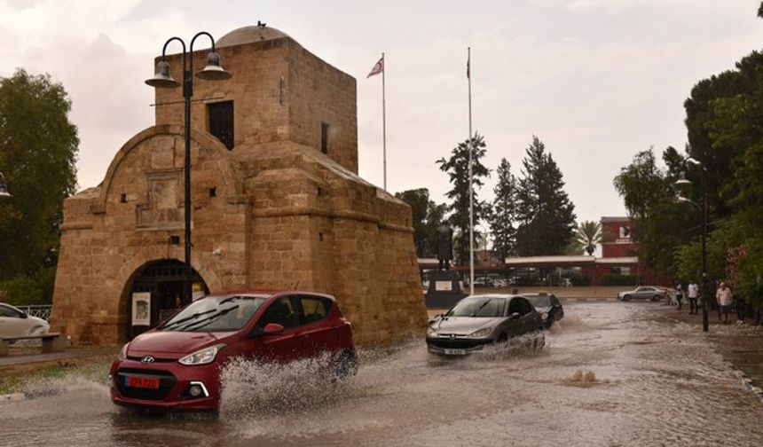 Yarın, salı ve çarşamba yağmur ile fırtına bekleniyor… Pazar ve pazartesi sıcaklık 25 dereceye kadar yükselecek