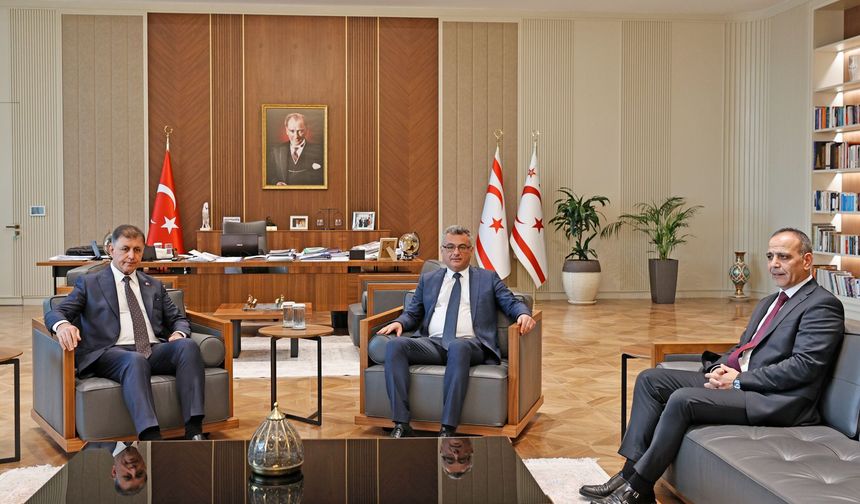 Erhürman, İzmir Büyükşehir Belediye Başkanı Tugay'ı kabul etti