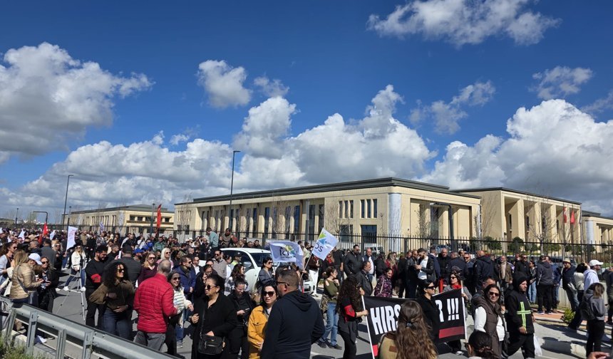 Sendikalar genel grevde: Sendika başkanları Başbakan Üstel ile görüşüyor