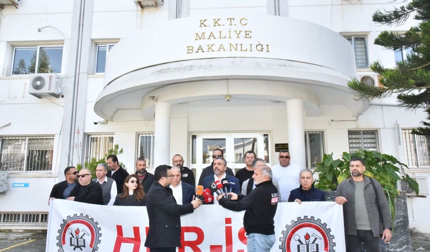 Hür-İş Federasyonu’ndan Maliye Bakanlığı önünde protesto eylemi… “Zamları kabul etmiyoruz”