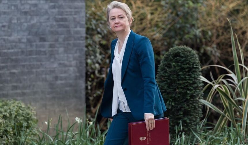 İngiltere Dışişleri Bakanı Cooper: “Kıbrıs'ta İngiliz üssü çevresinde tüm orantılı önlemler alındı”