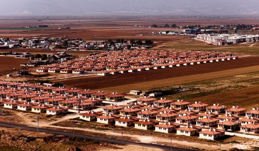 Bakan Kurum, Hatay'daki Türkiye'nin ilk kırsal uydu kendini paylaştı