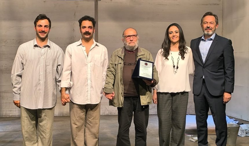 Ethal Tiyatrosu Lefkoşa’da sahnelendi. “Ethal Onur Ödülü” Yaşar Ersoy’a verildi