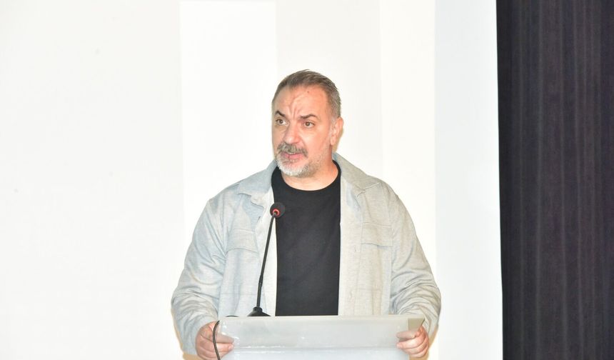 Soyalan: "Tiyatro, insanın insana ayna tuttuğu en yaratıcı alanlardan biridir”