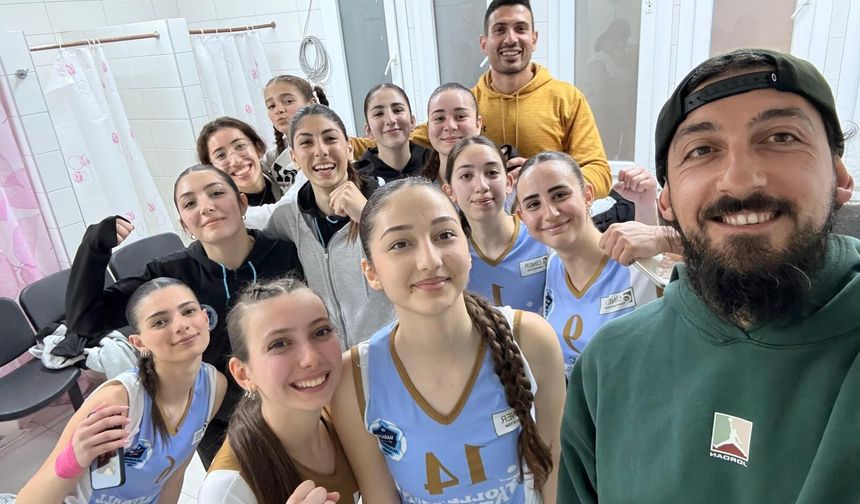 Voleybol Telsim U19 Kızlar Liginde MSA Play-Off yarı finale yakın