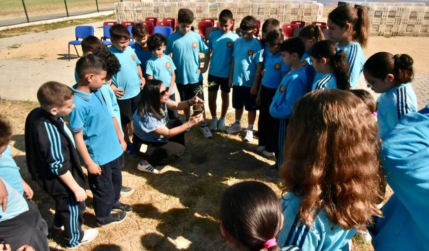 AB Bilgi Merkezi, Lefkoşa Dr. Suat Günsel İlkokulu’nda ağaç dikim etkinliği düzenledi