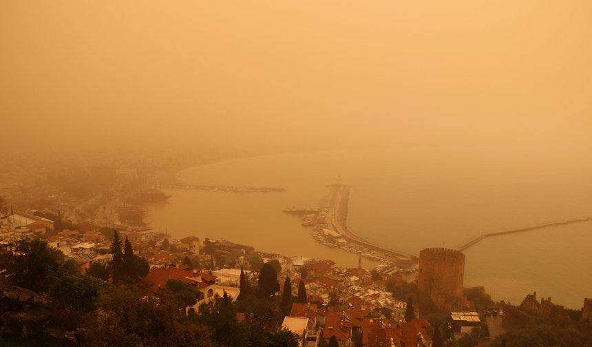 Afrika'dan gelen çöl toz Alanya'da da etkili oldu