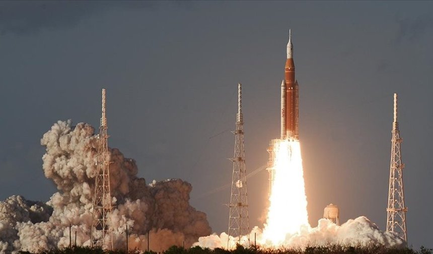 NASA Artemis II görevi kapsamında Orion uzay aracını Ay'a fırlattı