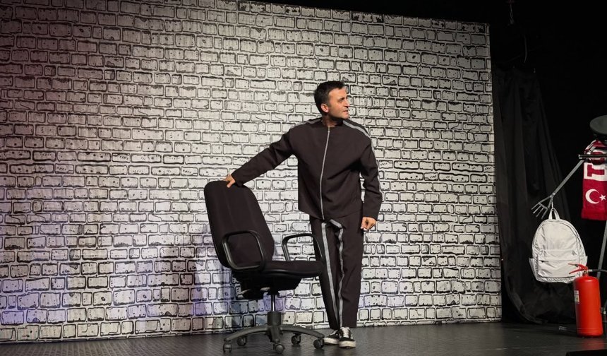 Çatalköy-Esentepe Tiyatro Festivalinde tek kişilik oyun sahnelendi