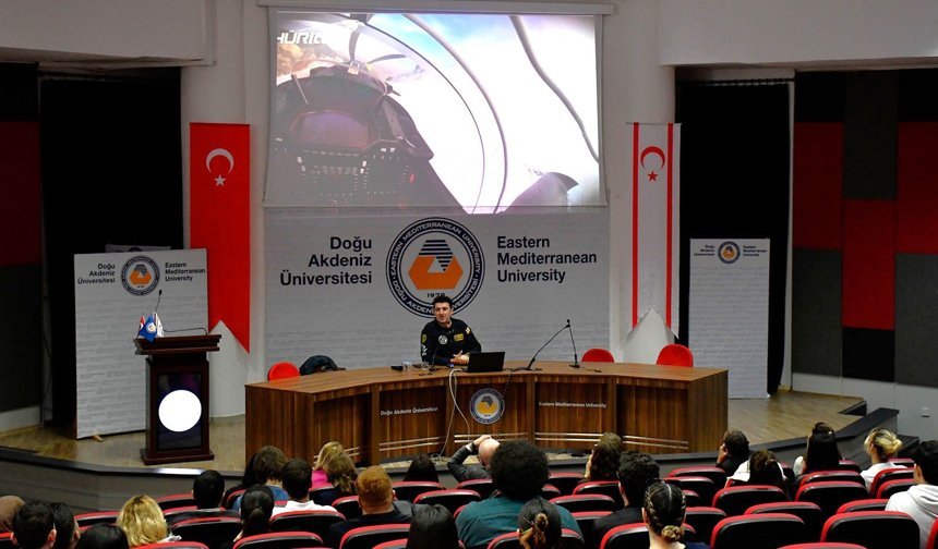 Hürkuş’un ilk test pilotu Özpala, DAÜ'de öğrencilerle bir araya geldi