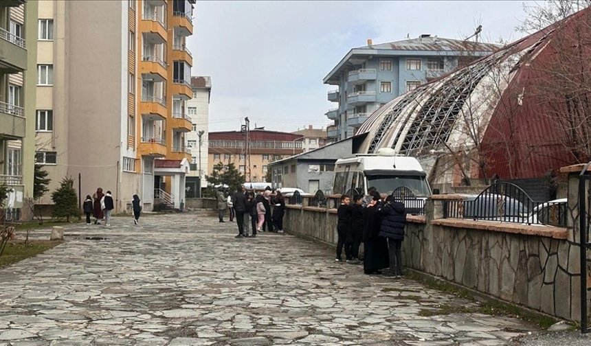 Van'da 5,2 büyüklüğünde deprem… AFAD: “Şu ana kadar olumsuz bir durum yok”