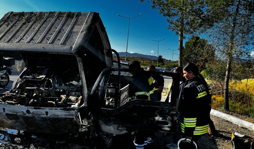 Seyir halindeki kamyonet araçta yangın...