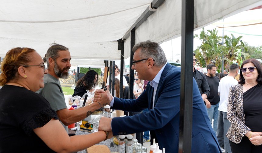 Cumhurbaşkanı Tufan Erhürman, 8. Karşıyaka Taş Armudu Festivali’ne katıldı