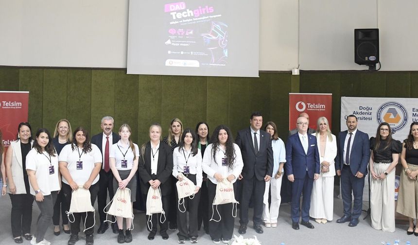 DAÜ TechGirls Komitesi'nin düzenlediği liseler arası bilişim yarışması yapıldı