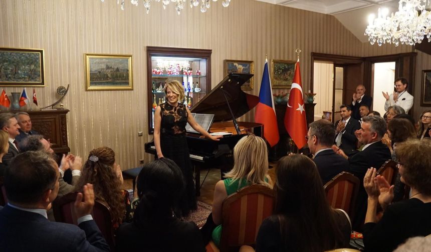 Rüya Taner, Prag’da sahne aldı