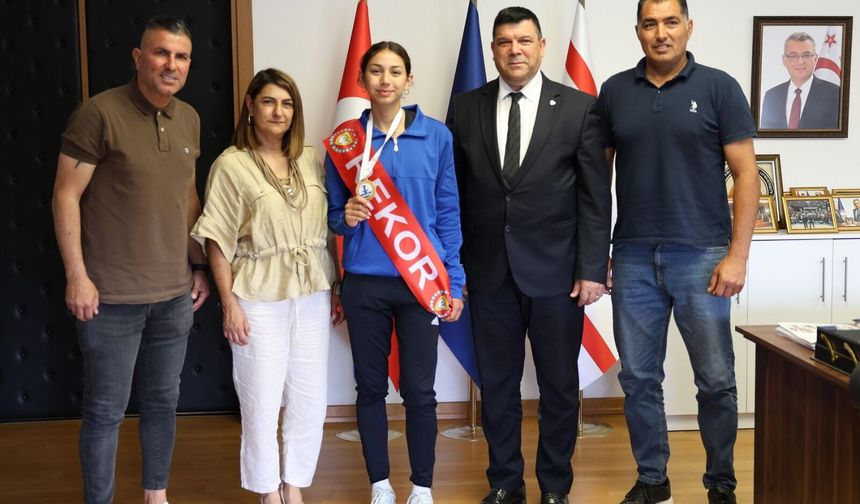 Milli atlet Ada Kafa, DAÜ Rektörü Kılıç’ı ziyaret etti
