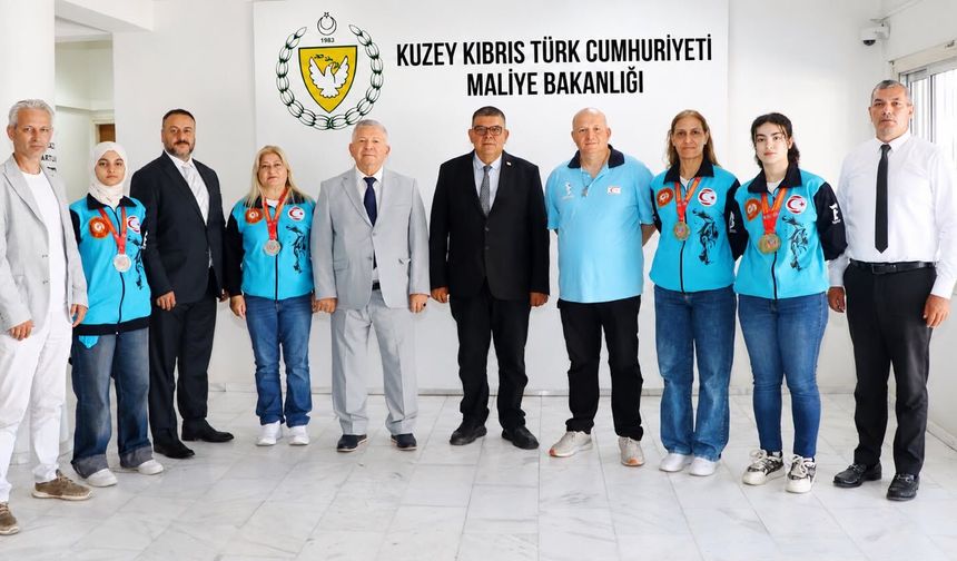 Berova, Dünya Budo Kupası'nda şampiyon olan KKTC Budo Milli Takımı sporcularını kabul etti