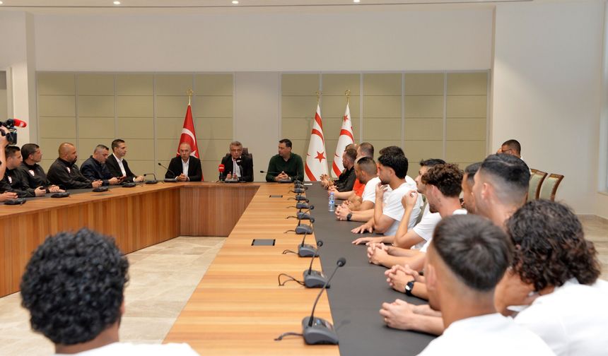 Erhürman, KKTC A Milli Futbol Takımı’nı kabul etti