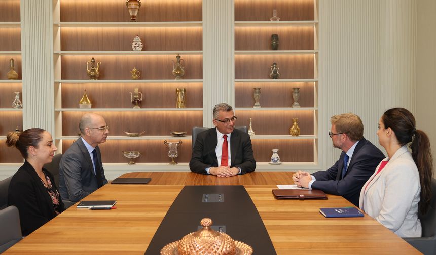 Erhürman, Hagström'ü kabul etti