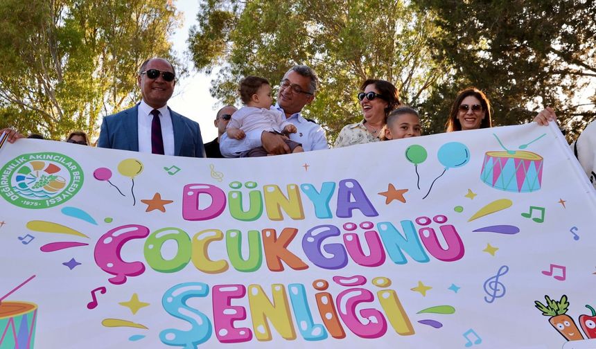 Erhürman, Cihangir'deki çocuk şenliğine katıldı