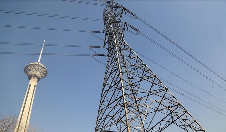 Tahran’da tasarruf kararına uymayan 30 kamu idaresinin elektriği kesildi