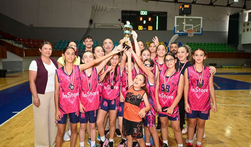 U12 Kızlar Ligi’nde Şampiyon Levent Spor