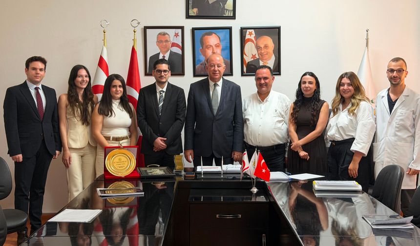 Dinçyürek: “Genç hekimlerin haklı mücadelesinin yanındayız”