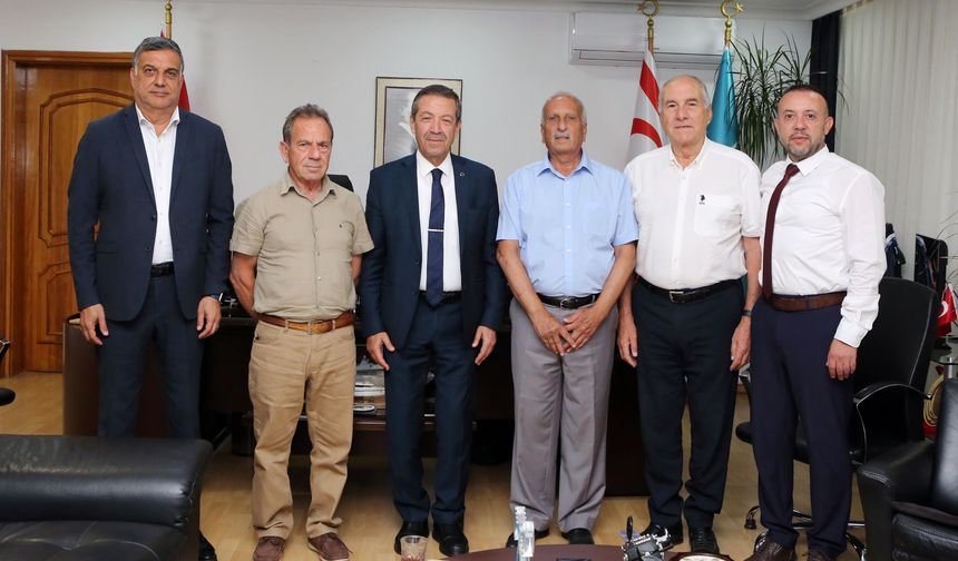 Ertuğruloğlu, Kıbrıs Türk Belediye Başkanları Derneği yönetimini kabul etti