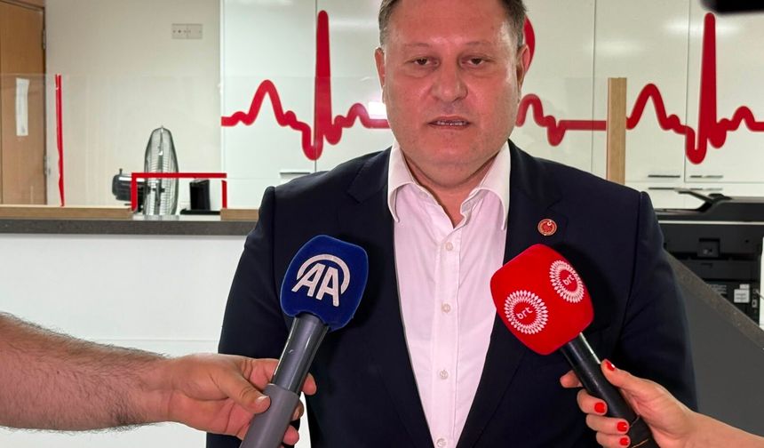 Cumhuriyet Meclisi Başkanı Öztürkler, Cumhurbaşkanı Erhürman'ı hastanede ziyaret etti