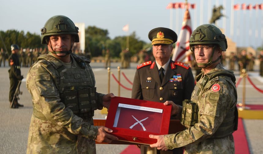 Güvenlik Kuvvetleri Komutanlığı 4. Piyade Alayı Sancak Devir Teslim Töreni Gülseren’de yapıldı