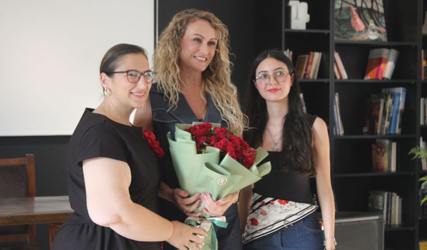 “Women in Red” etkinliğinde Vikipedi’deki kadın temsiline dikkat çekildi