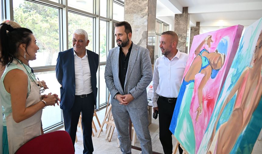Uluslararası Güzelyurt Sanat Buluşması'nda sanatçılar eserleri üzerinde çalışıyor