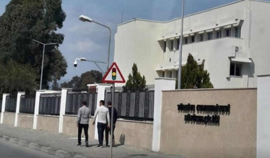 Türkiye'nin Lefkoşa Büyükelçiliği bünyesinde kurulan "Kriz Masası" kazazedeler için seferber oldu