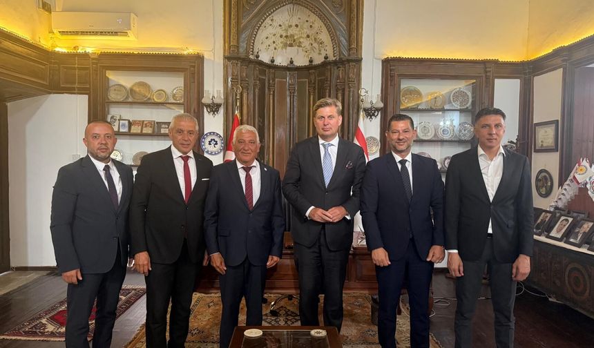 Alman Milletvekili Krah, Kıbrıs Türk Belediyeler Birliği’ni ziyaret etti