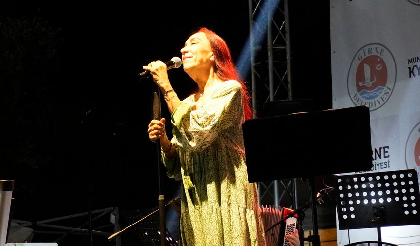 18. Girne Ozanköy Pekmez Festivali'nde bu gece Sinan Güzen konseri var