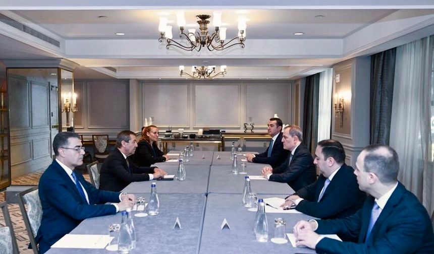 Dışişleri Bakanı Ertuğruloğlu, Azerbaycan Dışişleri Bakanı Bayramov ile bir araya geldi