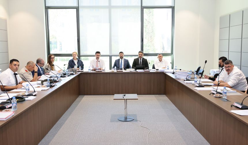 İdari Komite, iki yasa önerisi ve bir yasa tasarısını Genel Kurul’a sevk etti