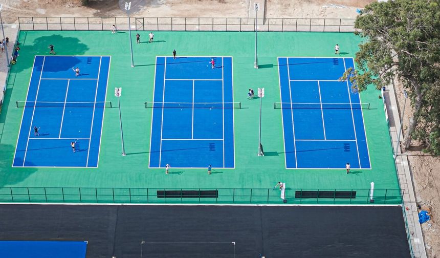Gazimağusa’da tenis kompleksi projesinin ilk etabında altı kort tamamlandı
