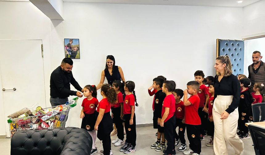 Serdarlı İlkokulu öğrencilerinden mama bağışı