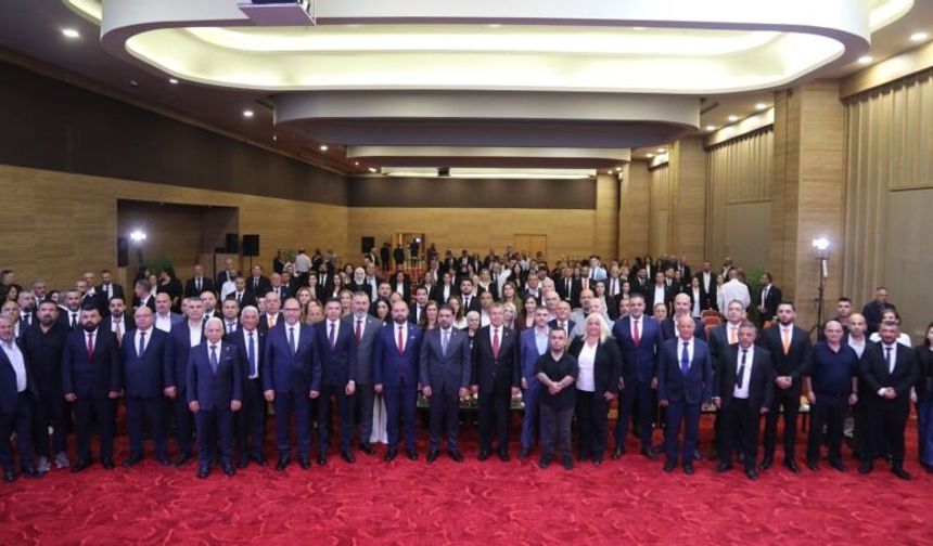 Başbakan Üstel: Artık geri sayım başladı, kapı kapı gezme zamanı