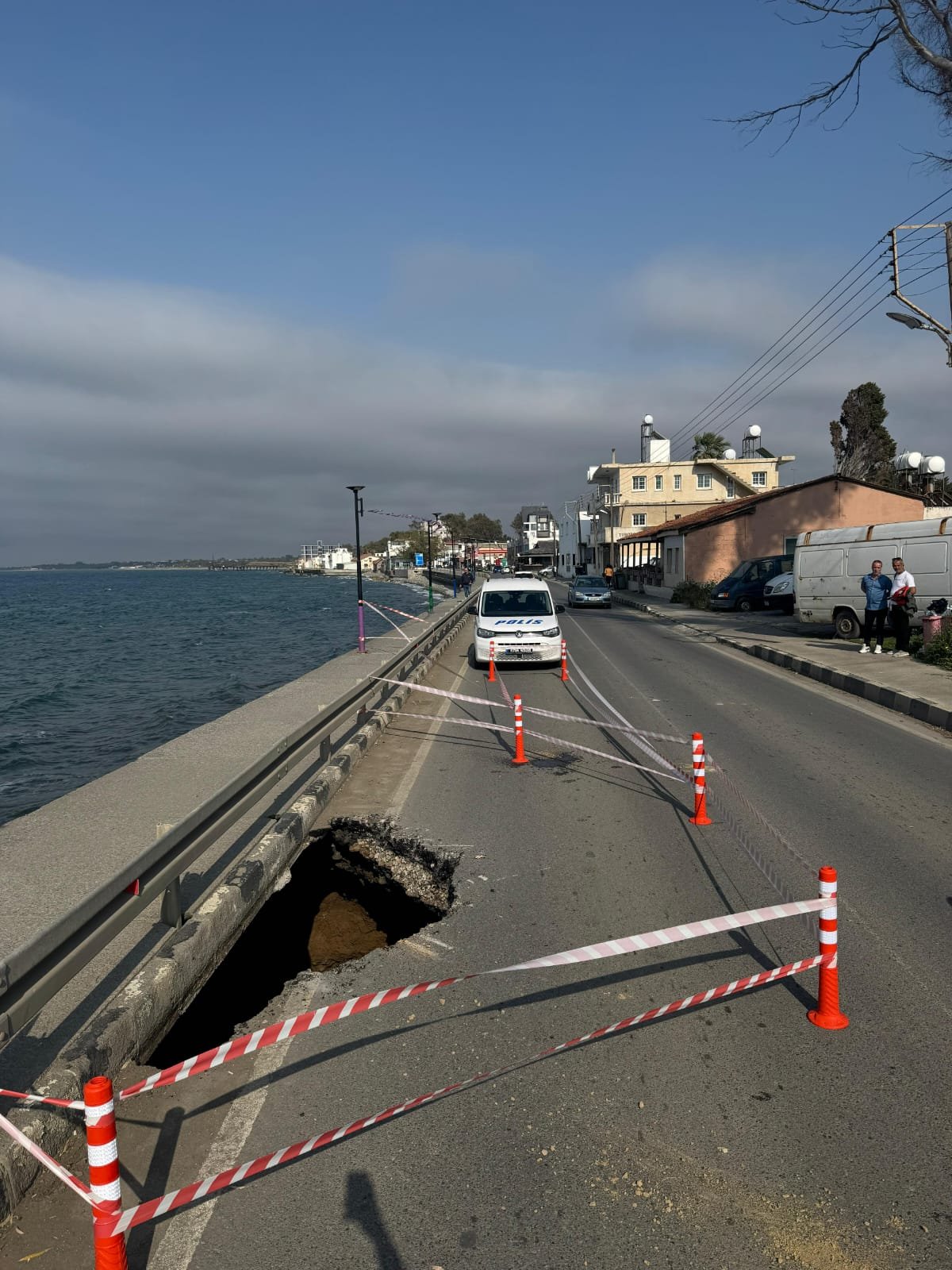 Gemikonağı sahil yolunda çökme