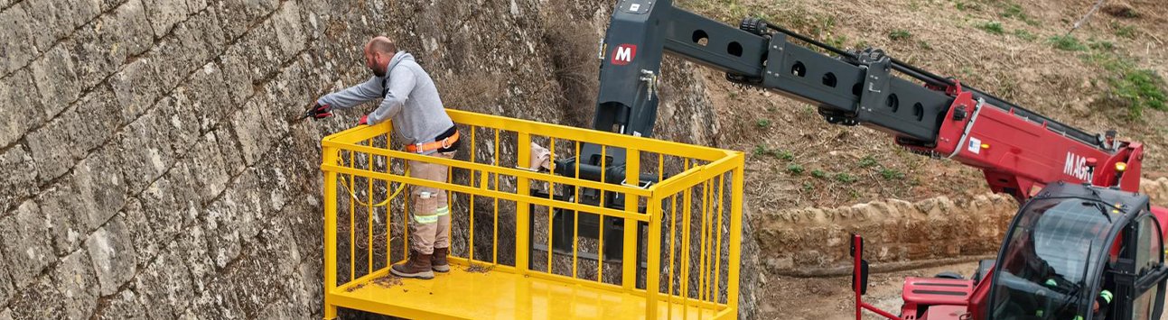 Gazimağusa Belediyesi, surlarda temizlik çalışmalarına başladı
