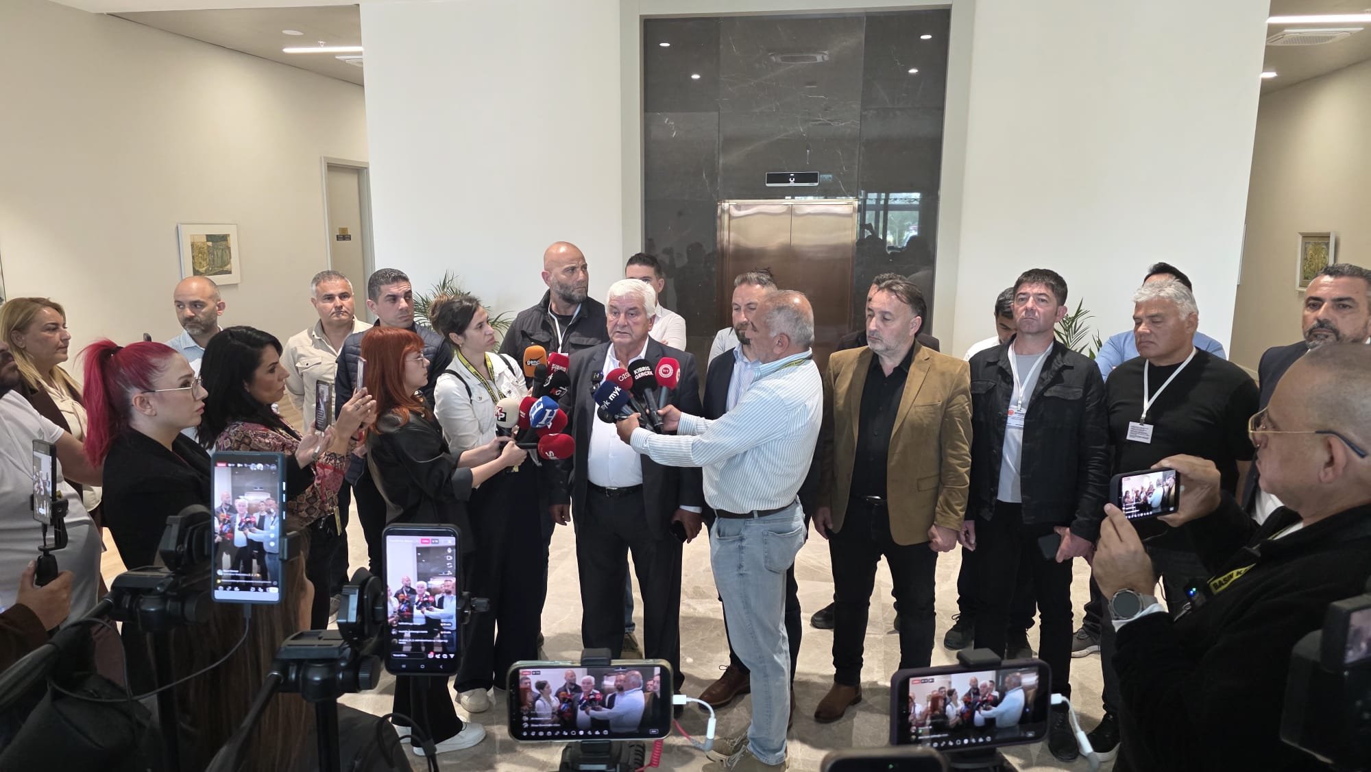 Sendikacılar Meclis'teydi...Bıçaklı: “Bizim istediğimiz de tasarının komiteye çekilmesiydi"