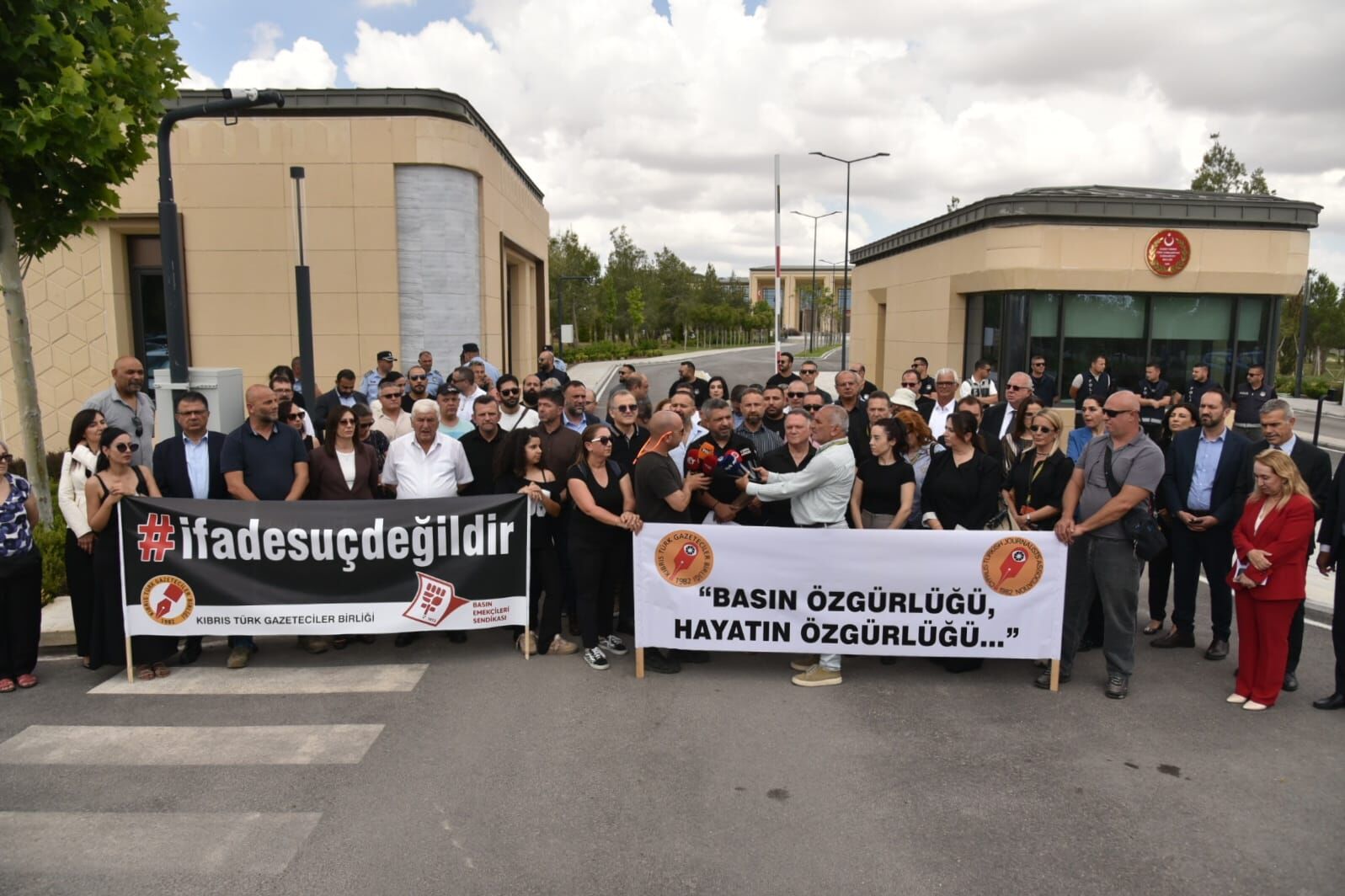 Ceza Muhakemeleri Usulü (Değişiklik) Yasası Meclis önünde protesto edildi: “Bu yanlıştan dönün”