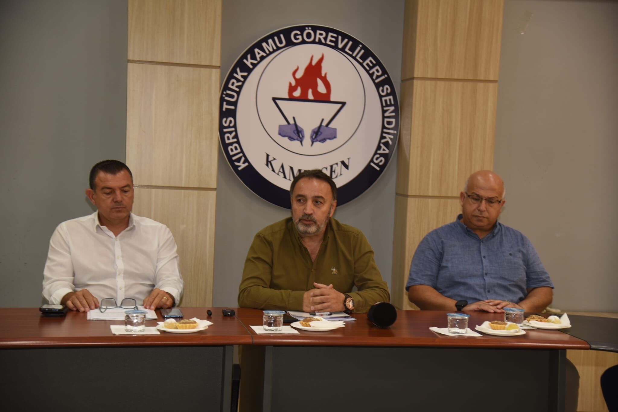 KAMUSEN: “Sözleşmeli personel iş güvencesi talep ediyor."