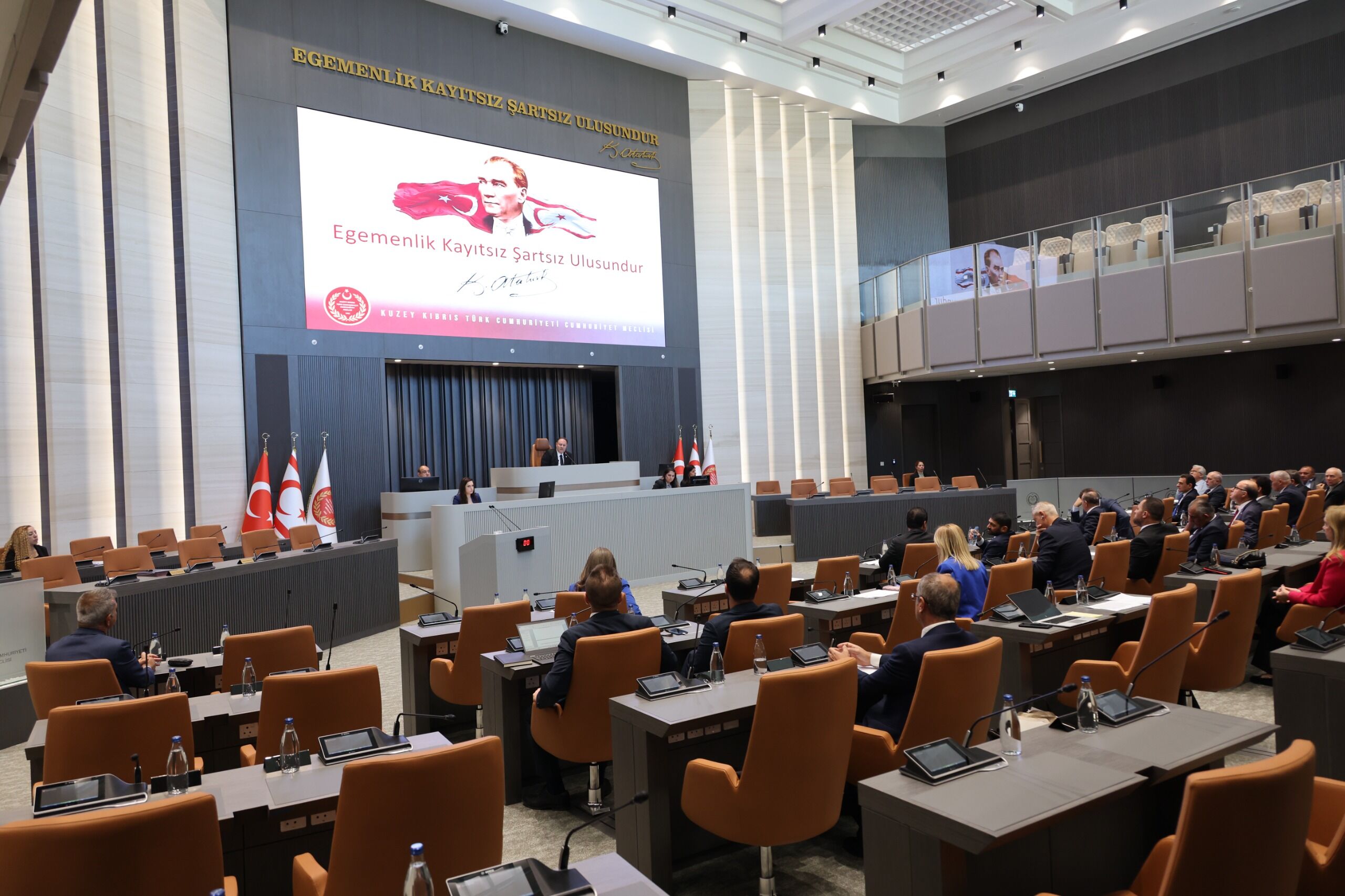 Genel seçimin 6 Aralık’ta yapılmasını öngören tasarıya ivedilik kararı alındı