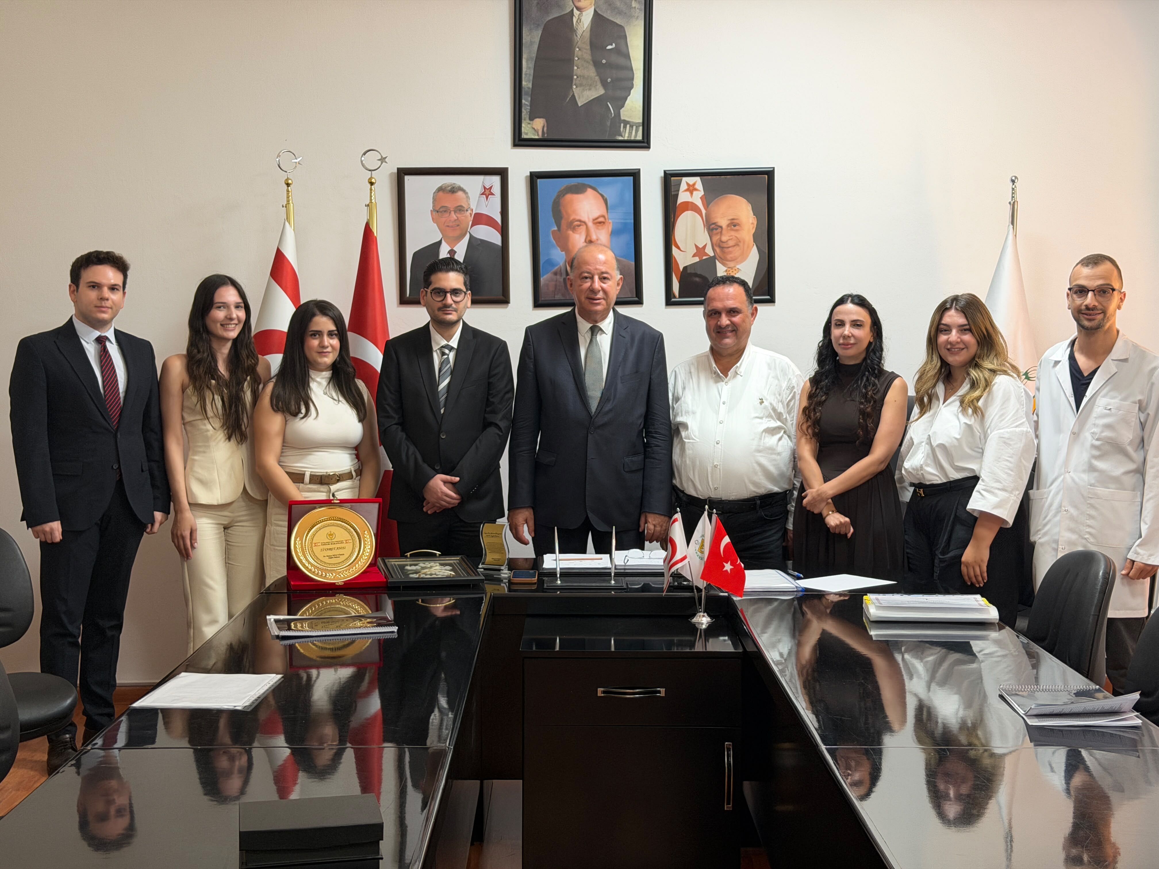 Dinçyürek: “Genç hekimlerin haklı mücadelesinin yanındayız”