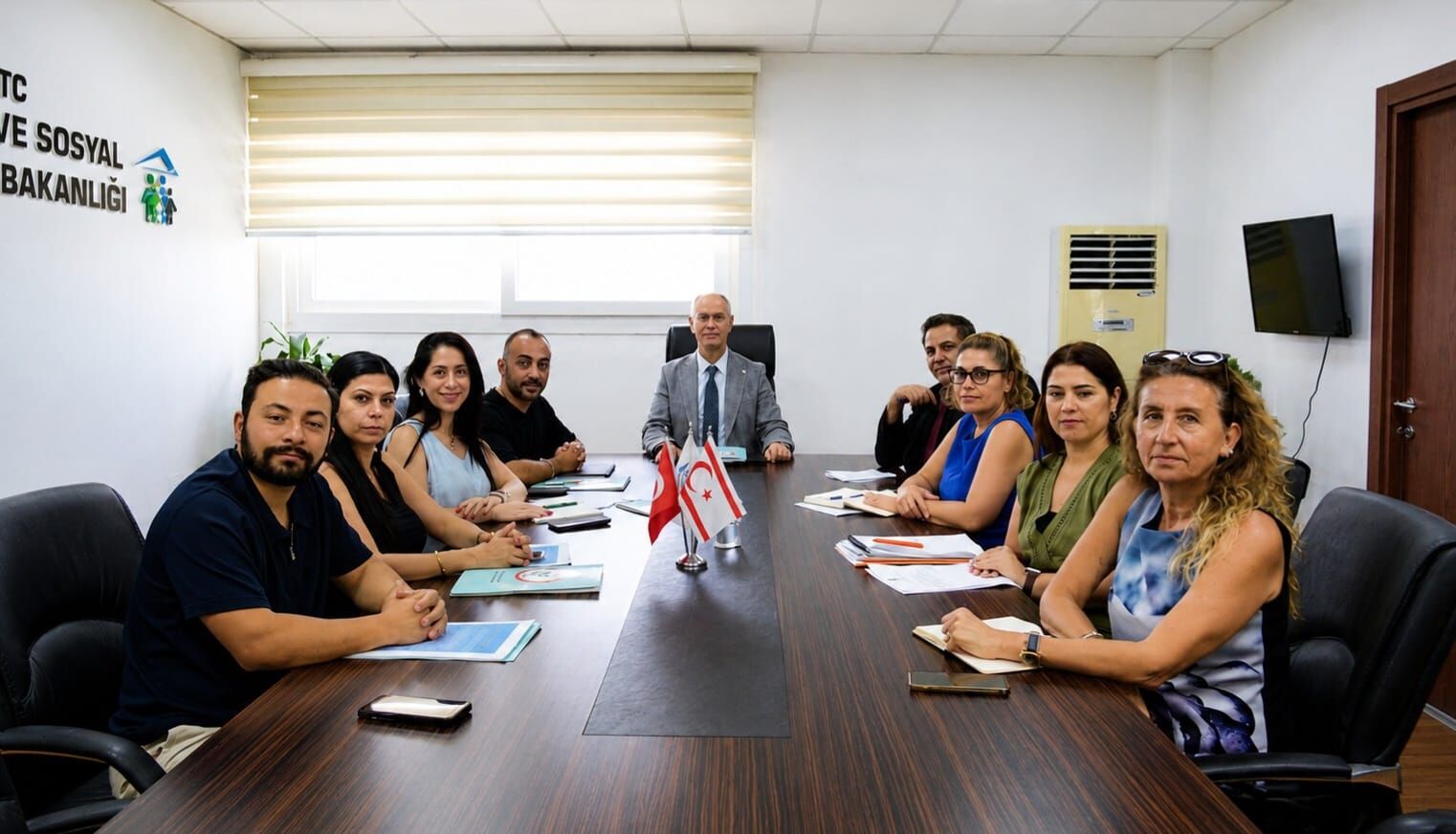BAKAN HASİPOĞLU: “YENİ ECZACILAR BİRLİĞİ YÖNETİMİYLE YENİ BİR SAYFA AÇIYORUZ”