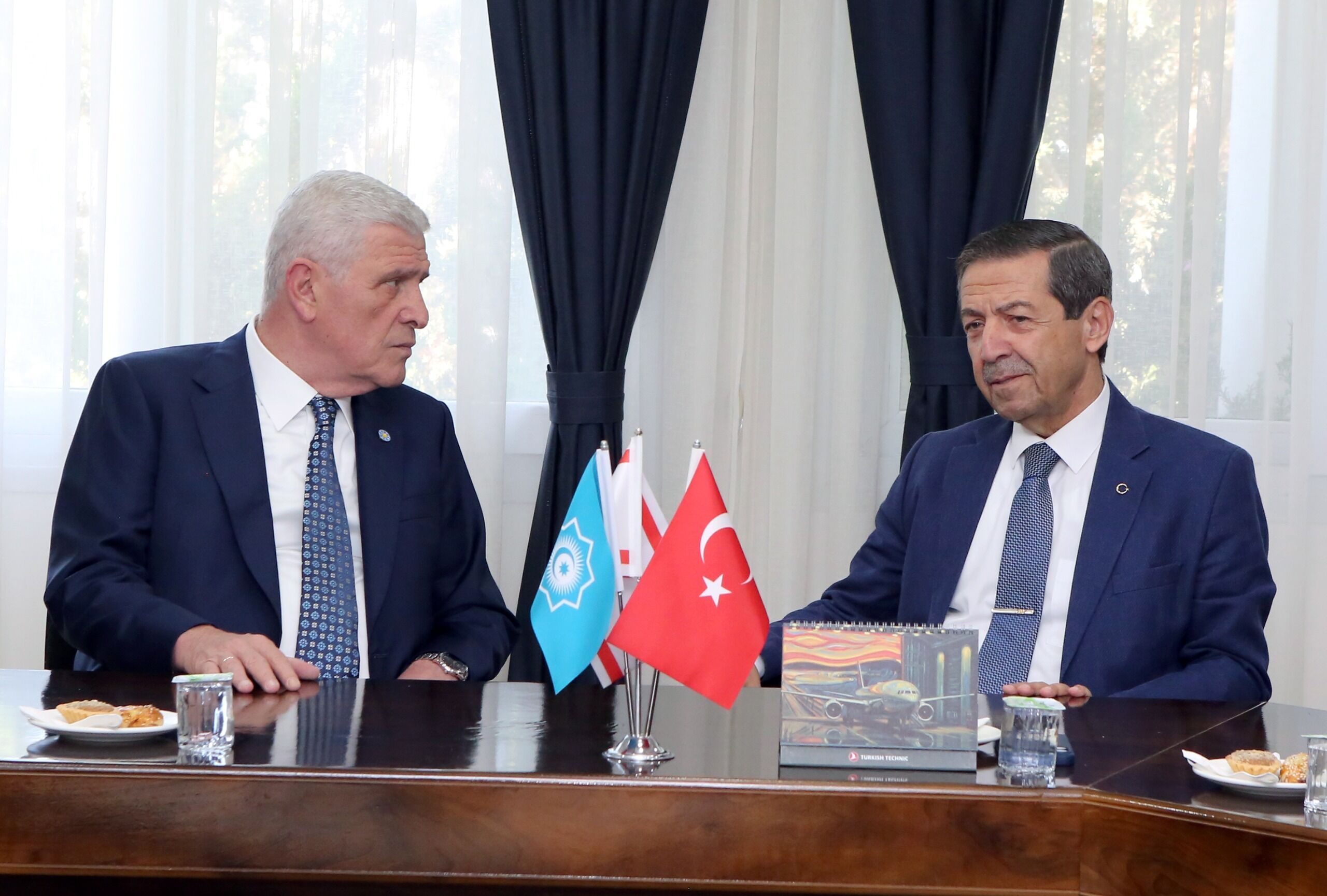 Dışişleri Bakanı Ertuğruloğlu, İYİ Parti heyetini kabul etti